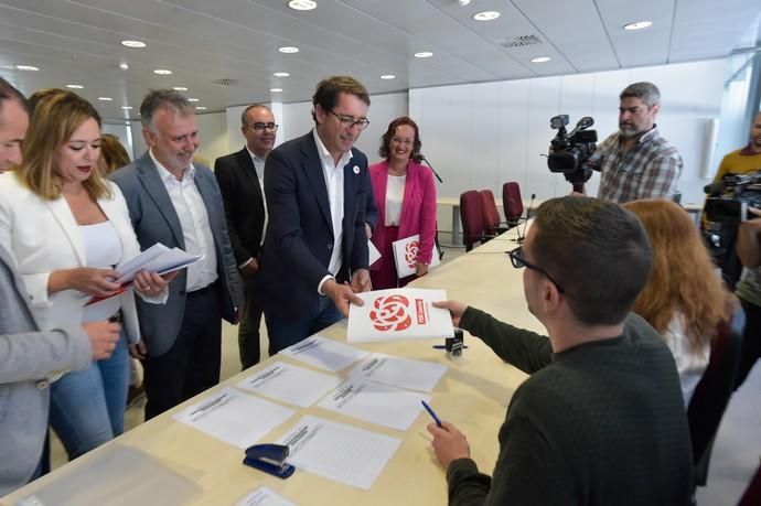 17-04-2019 LAS PALMAS DE GRAN CANARIA. Psoe presenta candidaturas 26M en la Junta Electoral Provincial de Las Palmas  | 17/04/2019 | Fotógrafo: Andrés Cruz