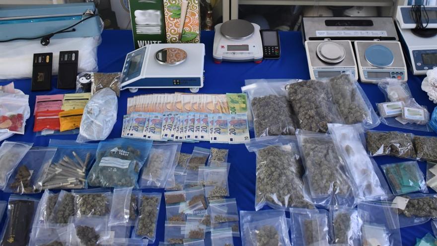 Siete personas arrestadas en Ibiza por vender marihuana, hachís y setas alucinógenas en falsos clubes cannábicos