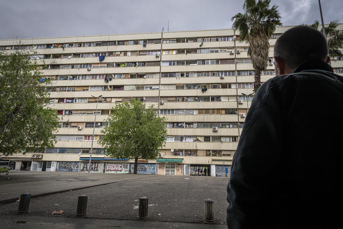 El bloque de la calle Venus, en el barrio de La Mina.