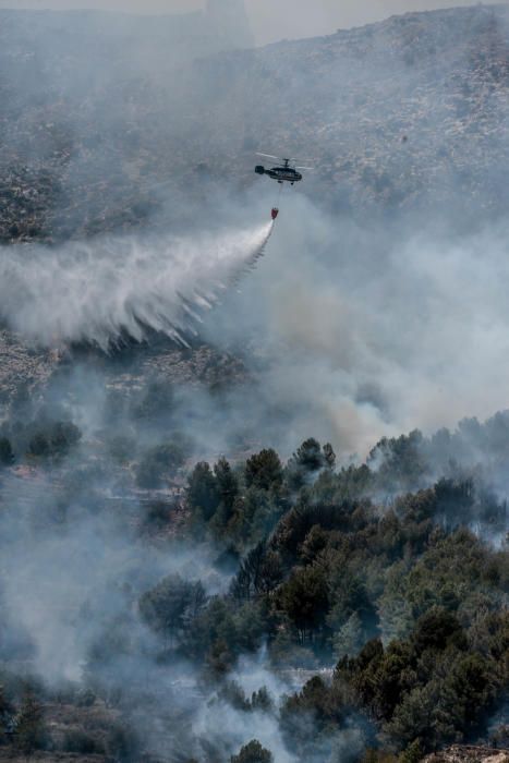 Incendio forestal en el pantano de Guadalest