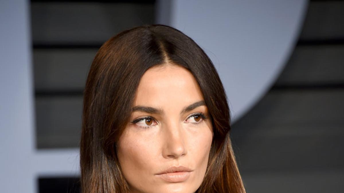 Lily Aldridge, con su habitual melena castaña