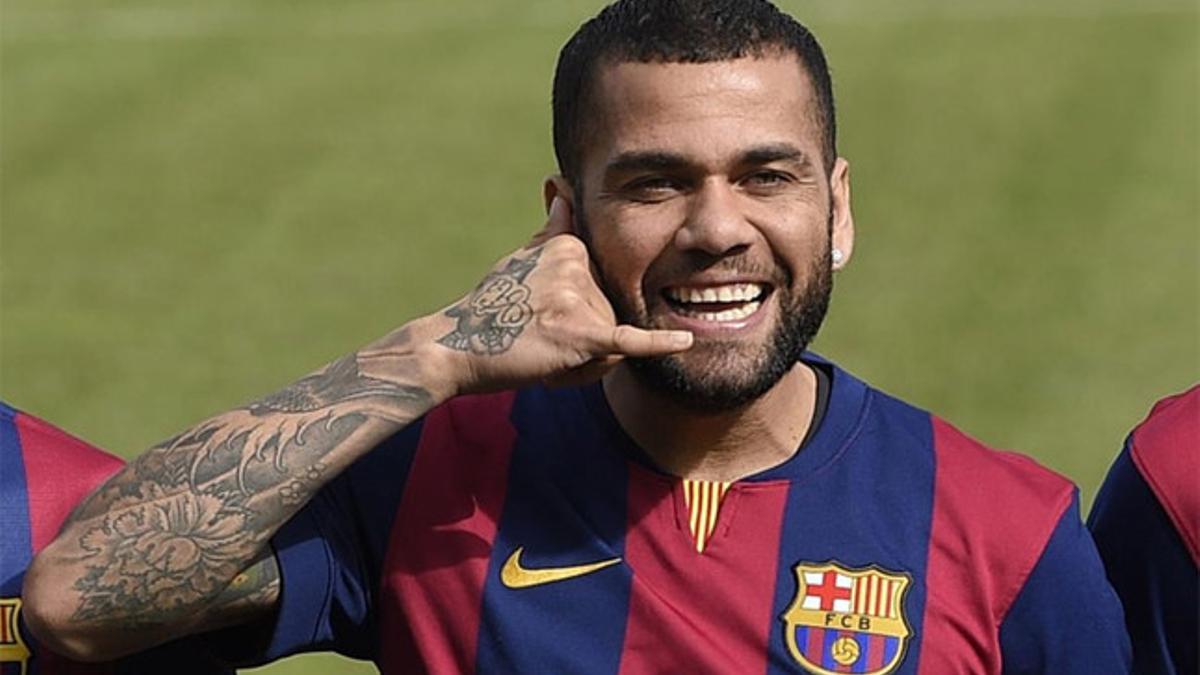 Dani Alves espera una llamada del FC Barcelona