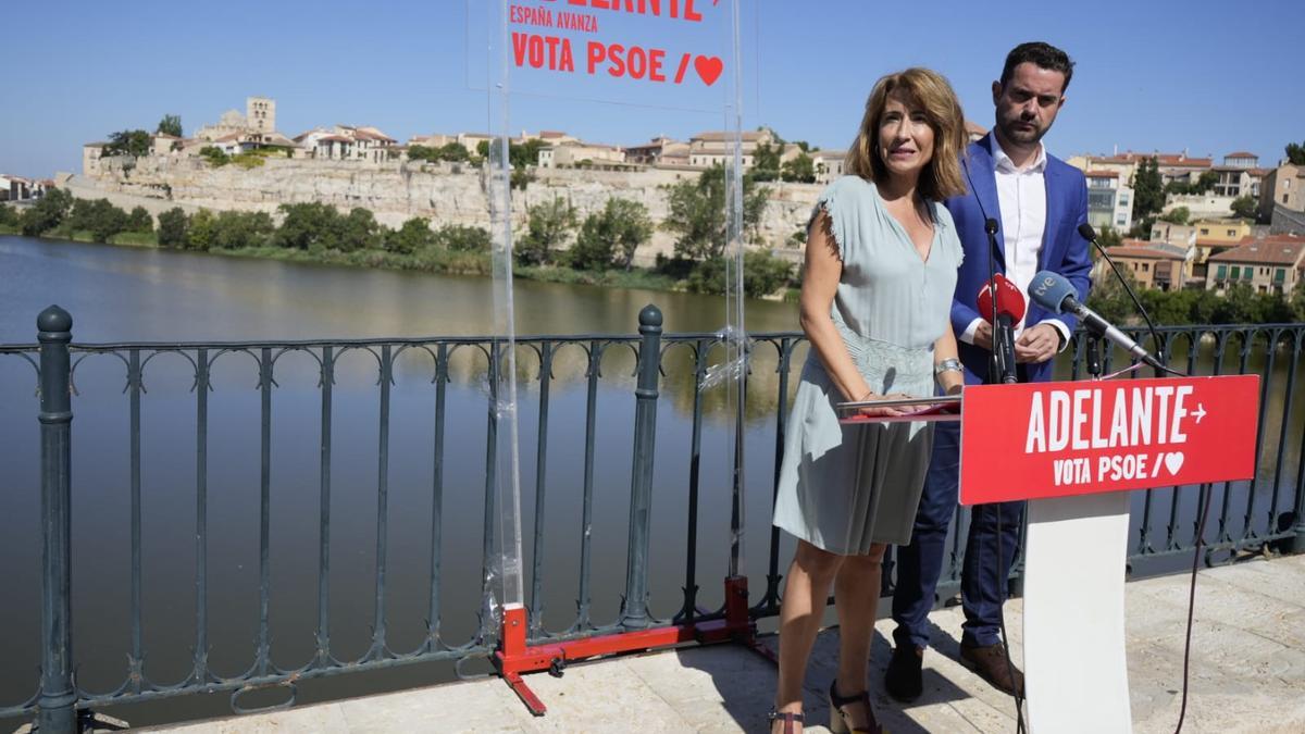 La ministra de Transportes, Movilidad y Agenda Urbana, Raquel Sánchez, en Zamora junto a Antidio Fagúndez en un acto de campaña electoral del PSOE