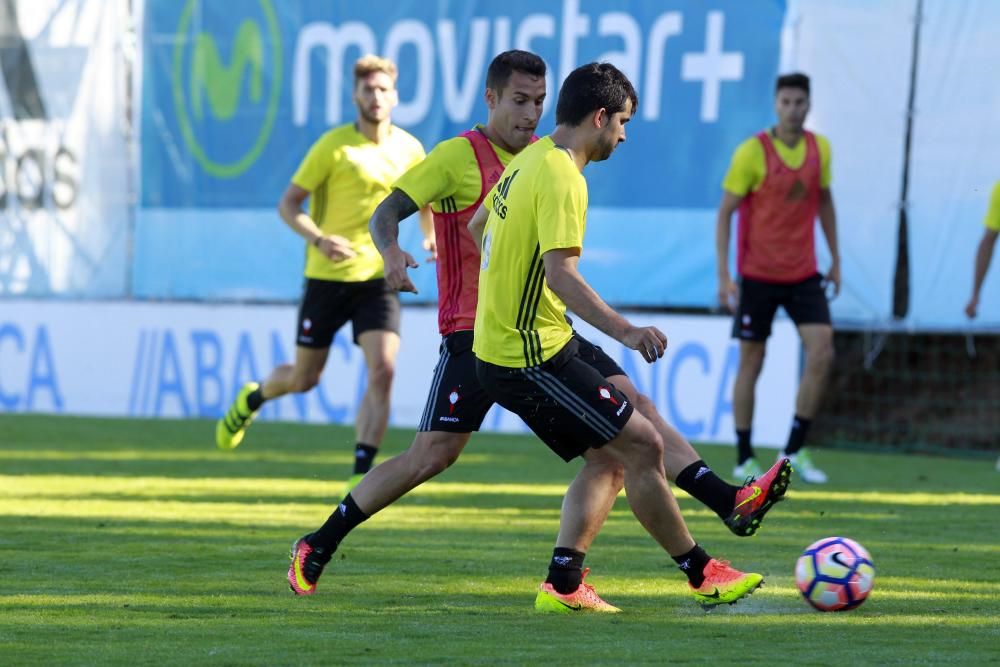 El Celta entrena en A Madroa // M.Canosa