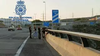 Salvan la vida de un joven a punto de saltar desde un puente en Canarias