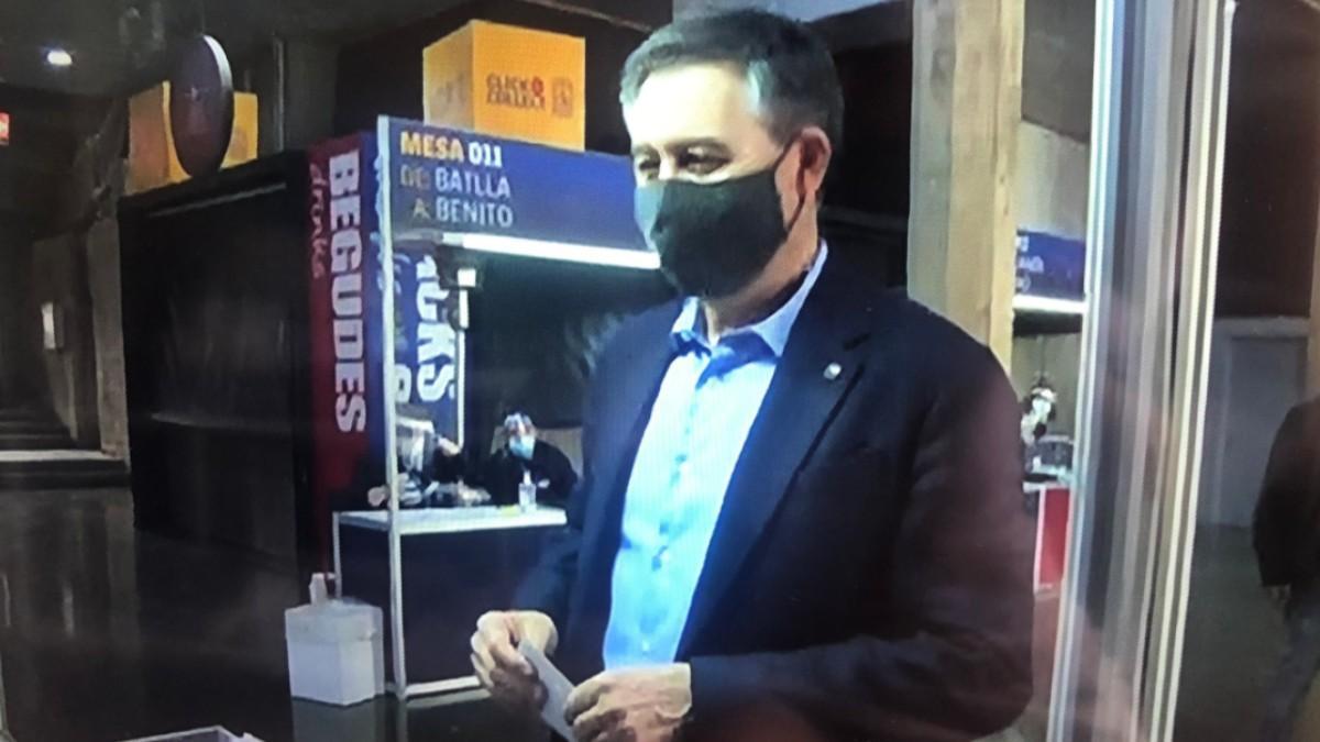 El expresidente del Barça, Josep Maria Bartomeu, ha acudido al Camp Nou para votar
