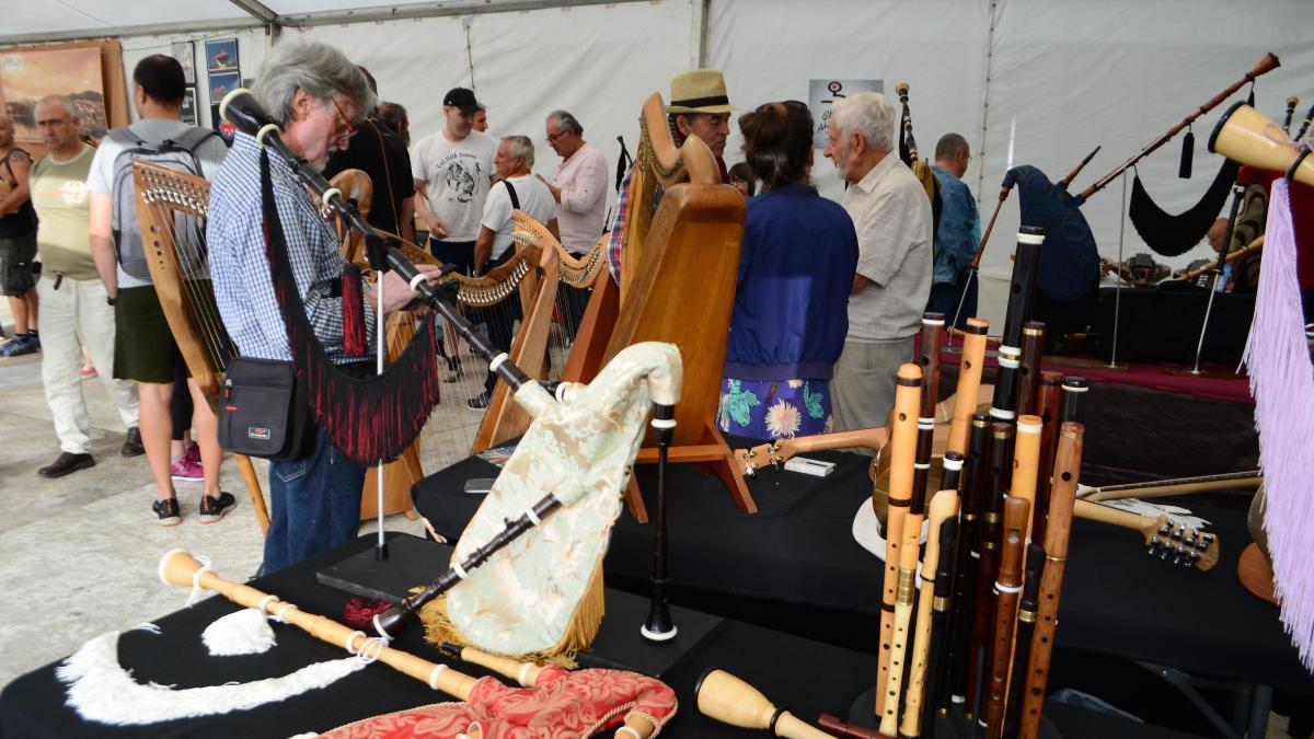 Muestra de instrumentos en una edición anterior del Intercéltico.