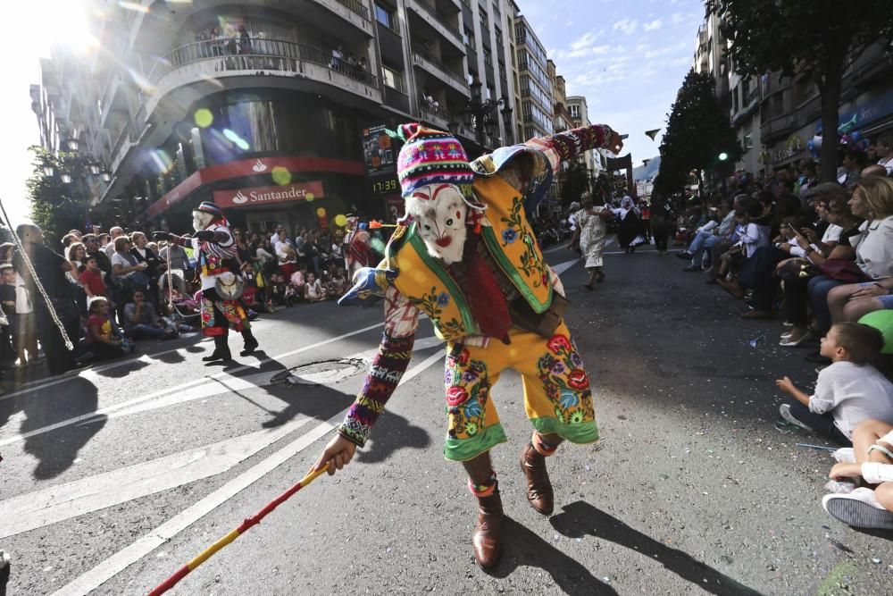 Desfile del Día de América en Asturias dentro de las fiestas de San Mateo de Oviedo