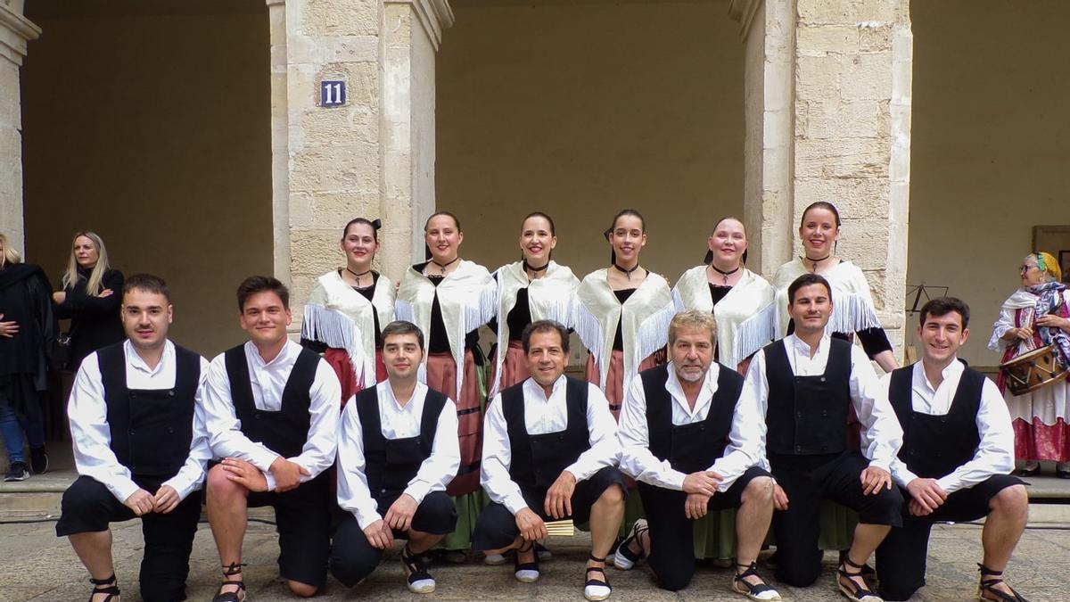 El cos de dansa del Casal Cultural Dansaires Manresans actua a l’Aplec de Danses d’Alcoi