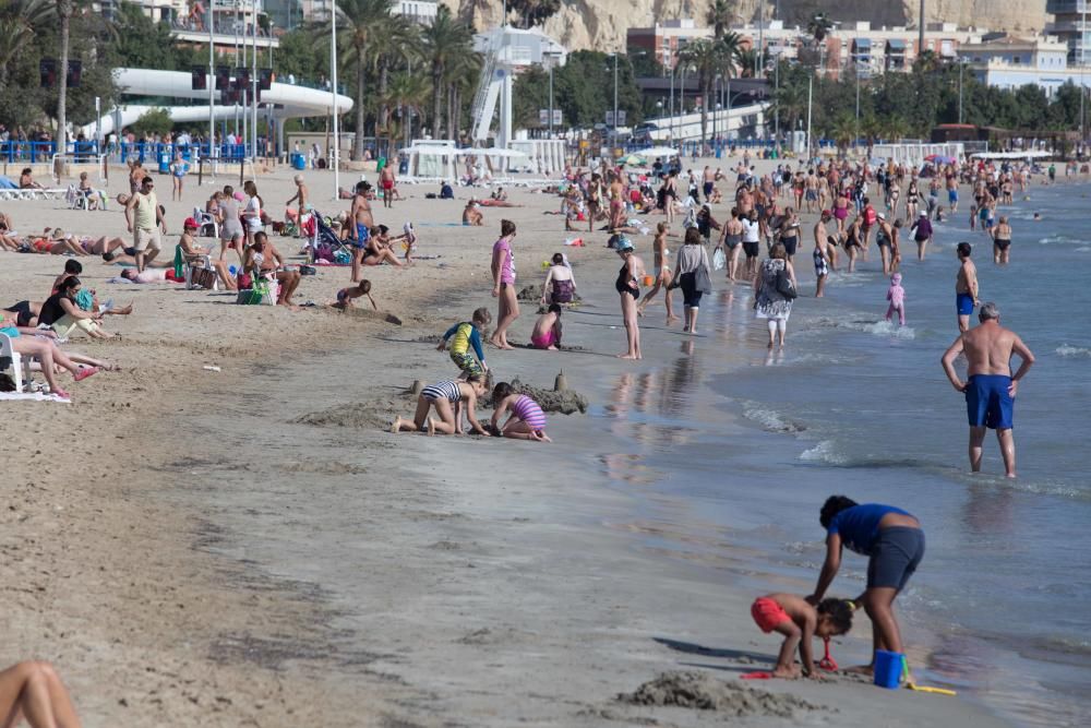 Las playas de Alicante se llenan el 1 de noviembre