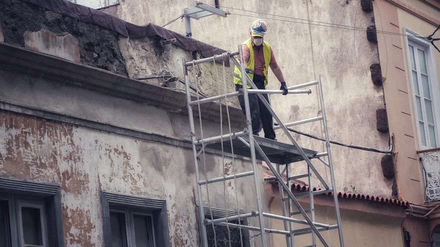 Los constructores exigen la aceptación automática de las licencias con mayores retrasos