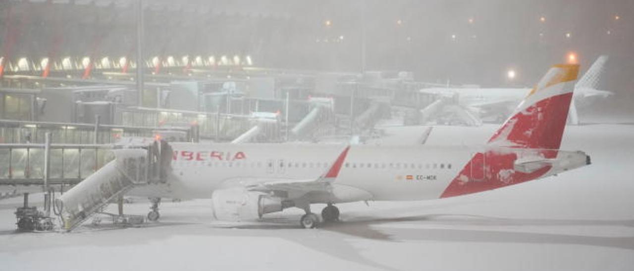 Caos en Barajas por la cancelación de vuelos debido al temporal de nieve