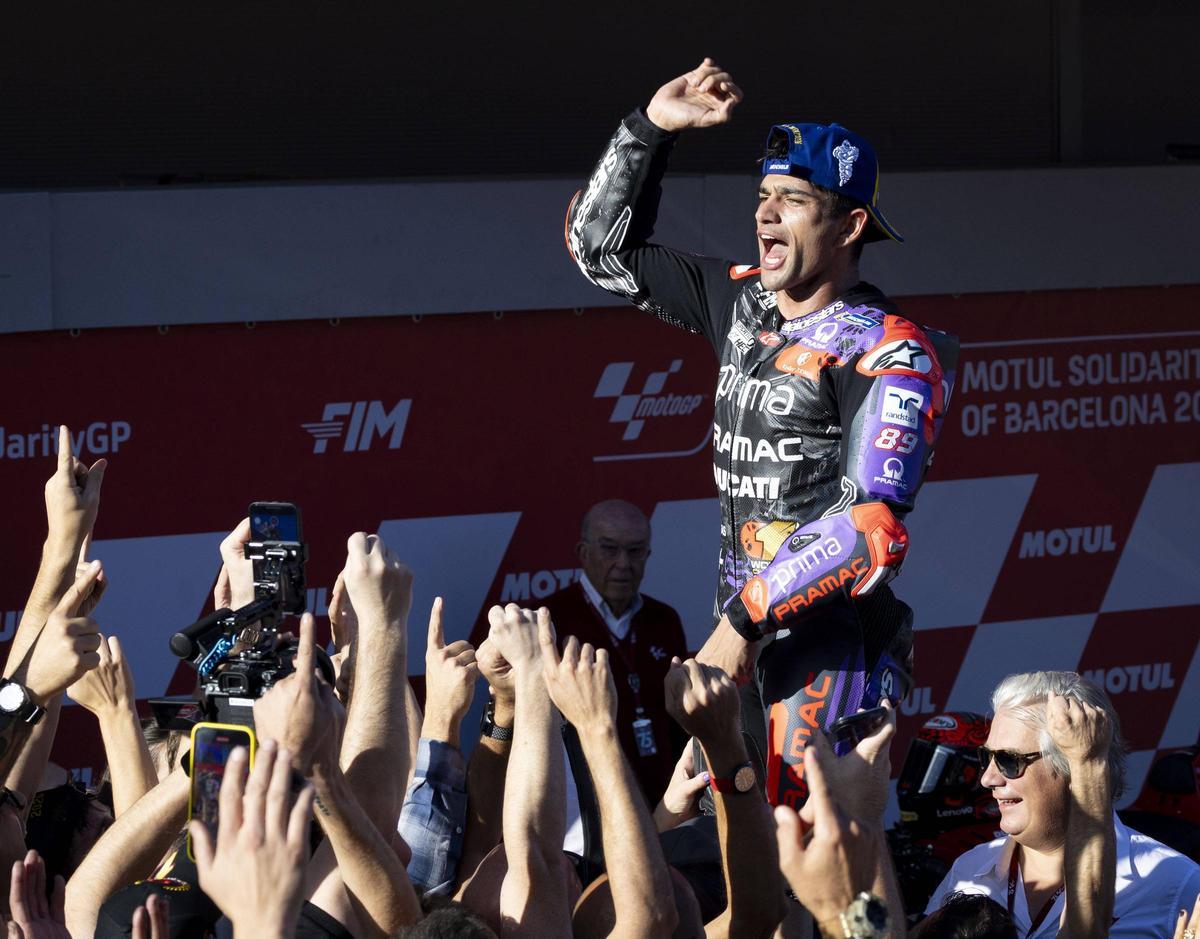 Jorge Martín celebra su título en el Circuit
