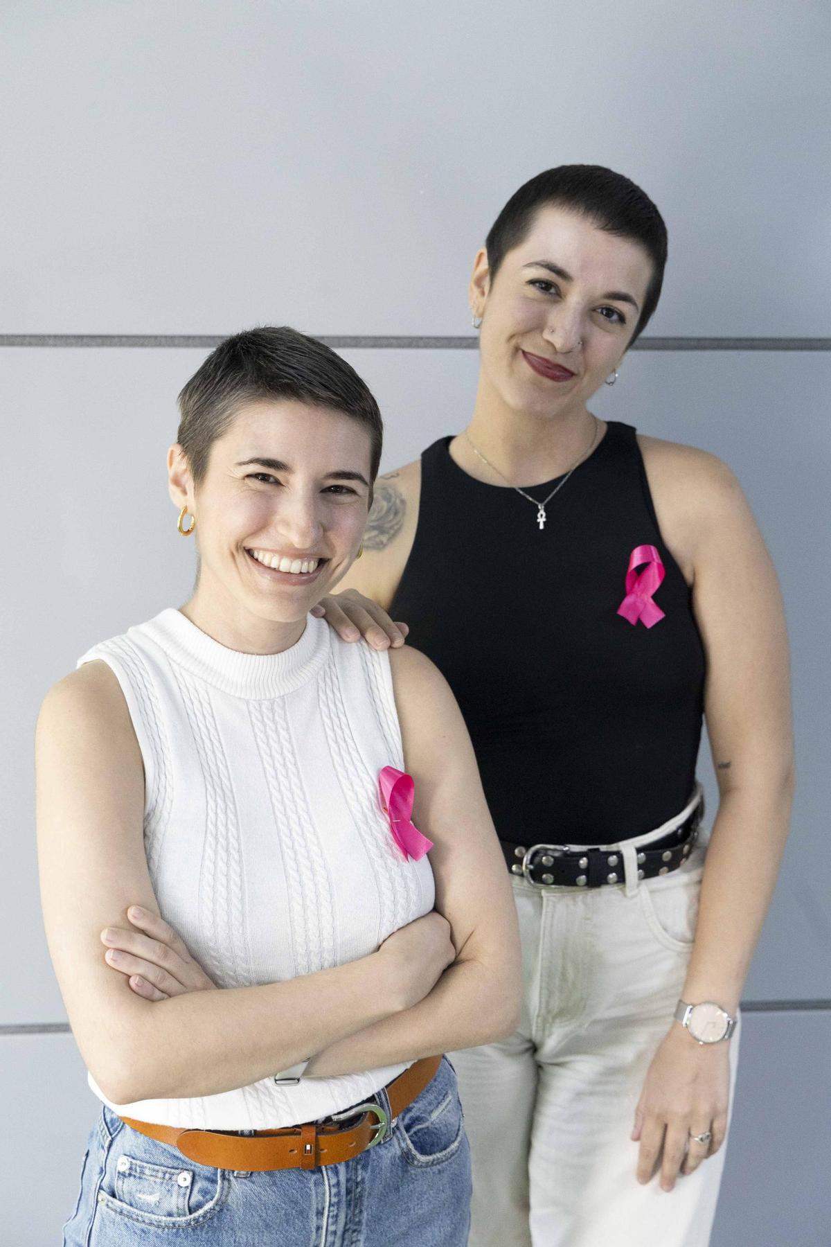 Nerea y Amanda, jóvenes de Alicante con cáncer de mama, cuentan su experiencia sin perder la sonrisa