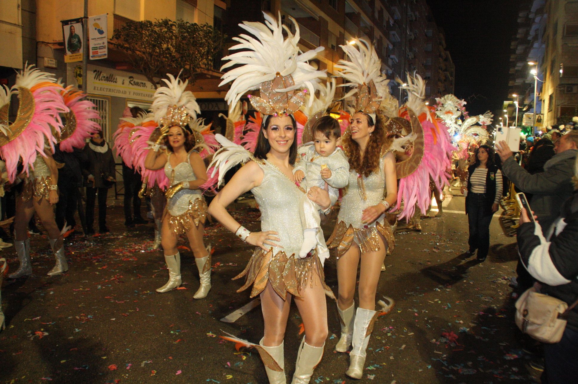 Vinaròs vuelve a llenarse de colorido con el segundo gran desfile del Carnaval