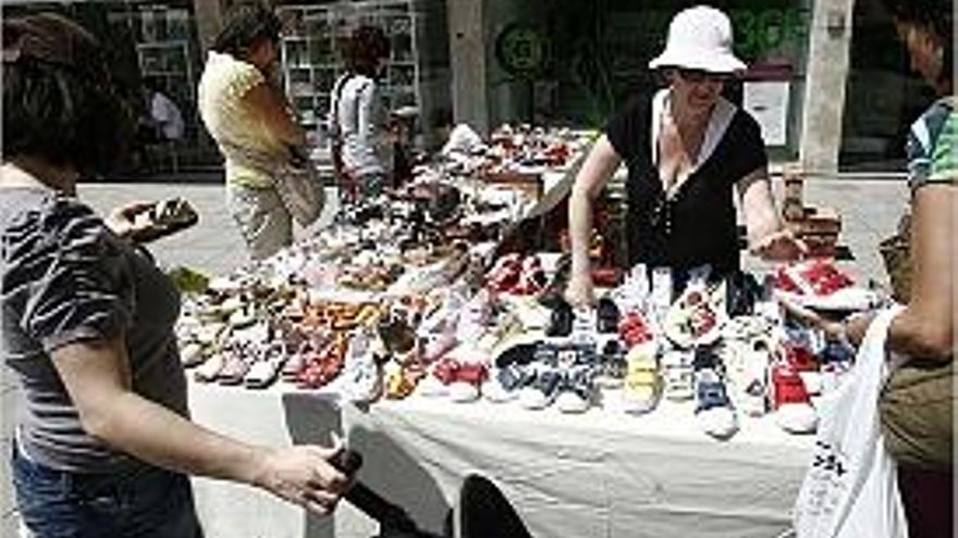 Girona Botiga al carrer a la plaça Salvador Espriu