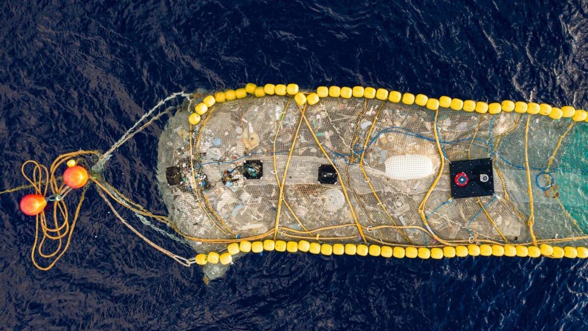 Inventan un sistema para ‘pescar’ grandes cantidades de plástico en el mar
