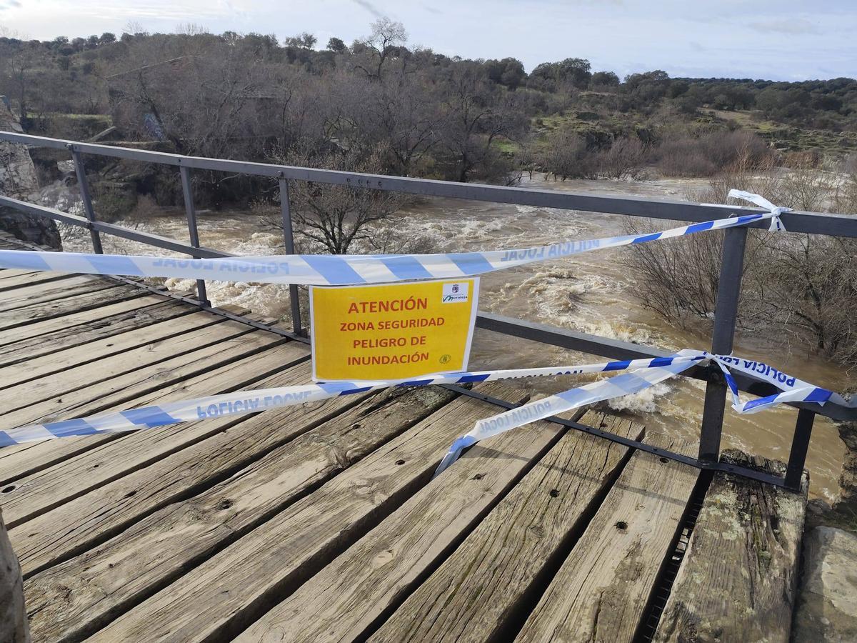 Puente Chorrerón cerrado, en Moraleja.