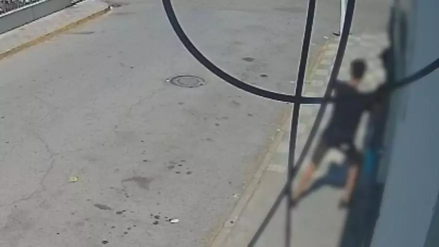 Vídeo | La Guardia Civil detiene a los tres autores de numerosos delitos contra el patrimonio en Los Palacios y Villafranca