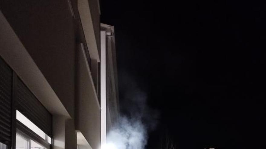 Una avería en la caldera del colegio de Seara, recién reformado, llena de humo el centro