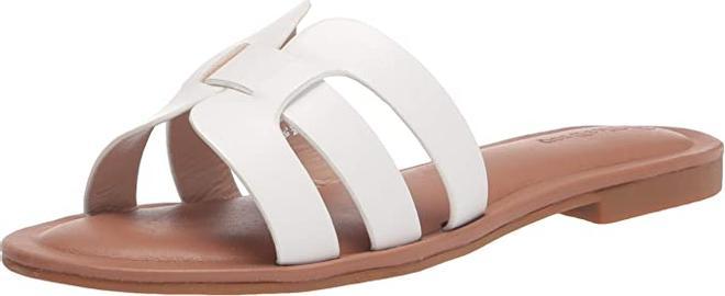 Sandalias blancas planas de The Drop, para Amazon Fashion