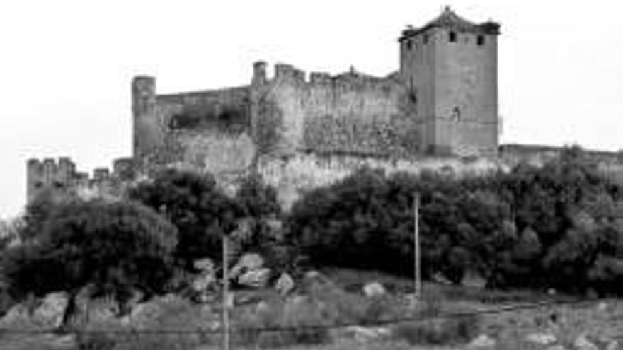 Cultura invertirá 54.000 euros en iluminar el castillo Castelnovo