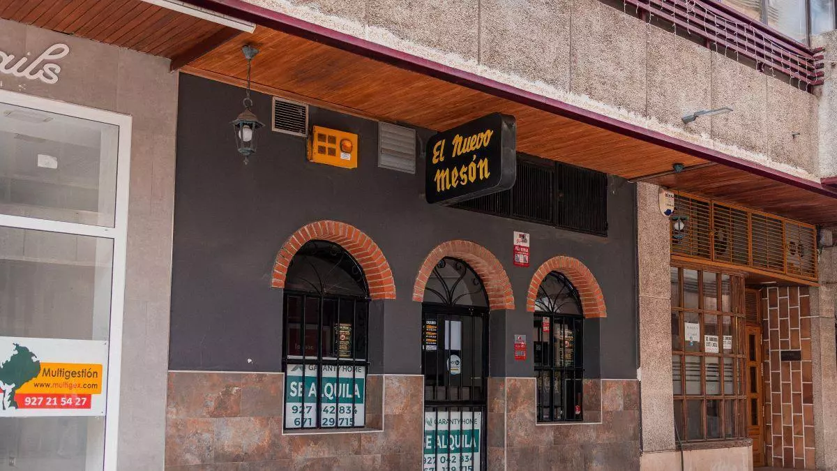 La plaza de los Maestros de Cáceres se queda sin bares: al menos 10 de sus 27 locales están sin actividad