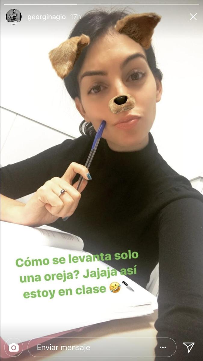 Georgina Rodríguez se distrae clase