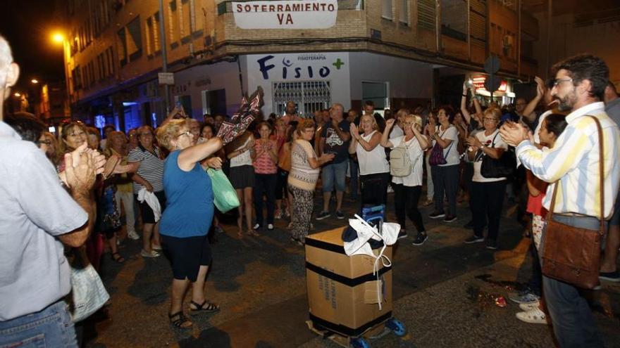 Durante una noche de protestas en las vías