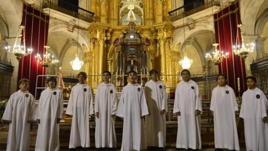 El Misteri se viste de gala en Santa María