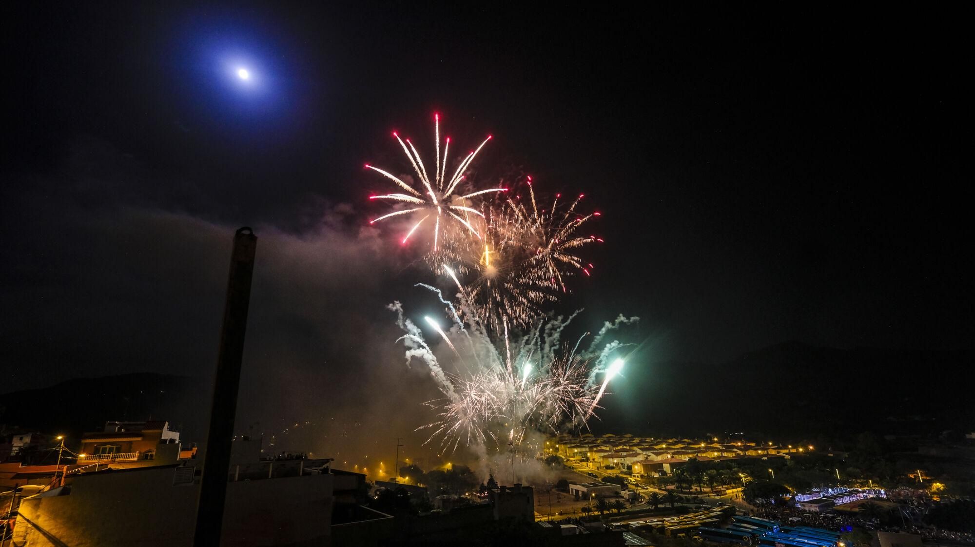 Noche de fuegos artificiales en San Lorenzo