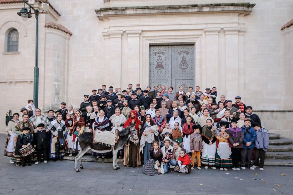 «Les Pastoretes» adoran al Niño en Alcoy