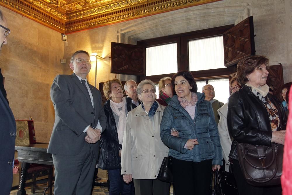 Vecinos de Morella, de visita en el Palau de la Generalitat