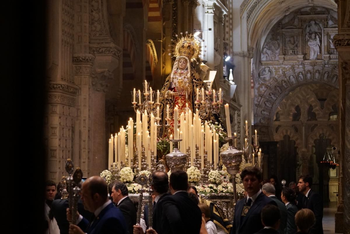 Una procesión con tres pasos para el aniversario del Sagrado Corazón