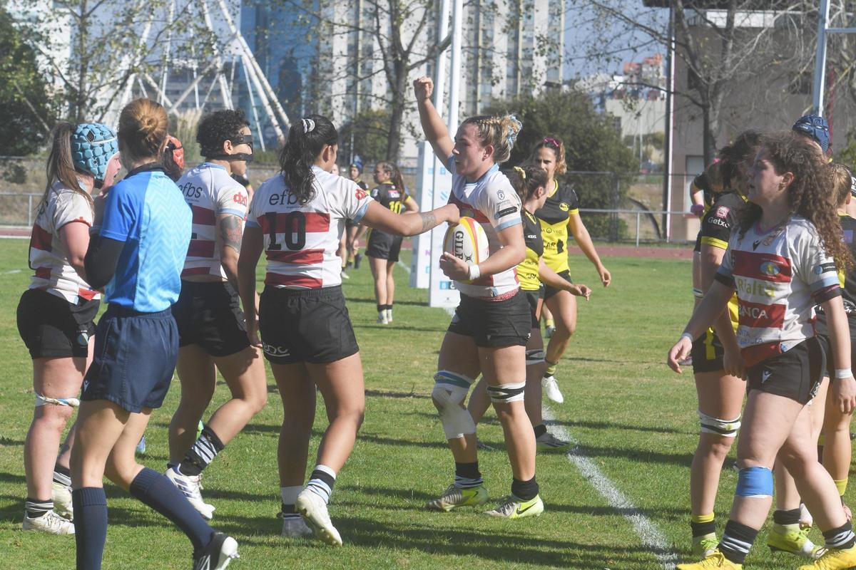 Las jugadoras del CRAT celebran un ensayo esta temporada.