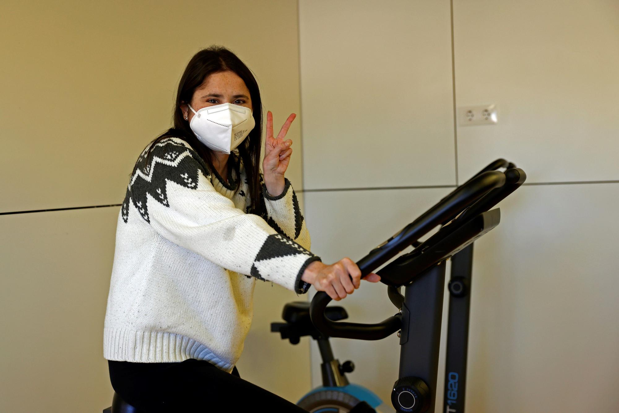 Mireia Sitjà, una joven de 24 años, afectada de fibrosis quística, ha sido la primera paciente española en recibir tres trasplantes bipulmonares, todos ellos en menos de seis años y en el Hospital Vall d'Hebron de Barcelona.