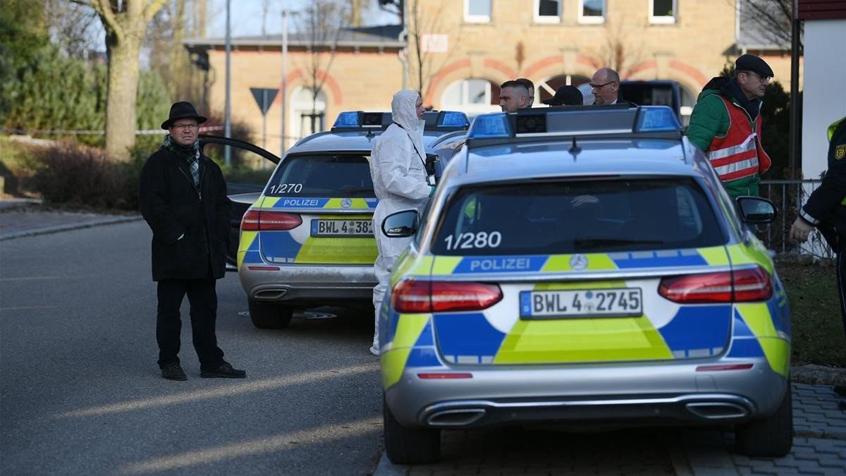 Agentes de la policía, desplazados al lugar de los hechos.