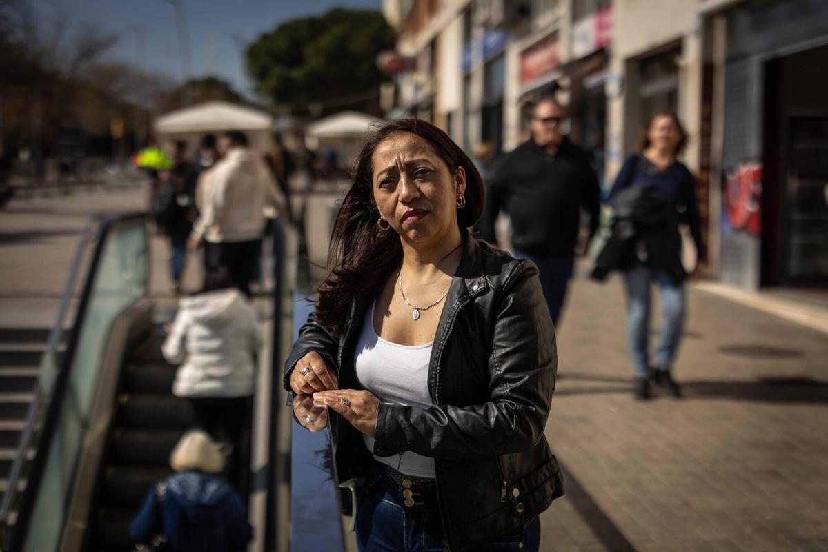 Barcelona 26/02/2026 Barcelona Imelda Ortega,colombiana que quiere acogerse a la regularización de extranjeros que se hará entre Abril y Junio,fotografiada en Barcelona. AUTOR: JORDI OTIX