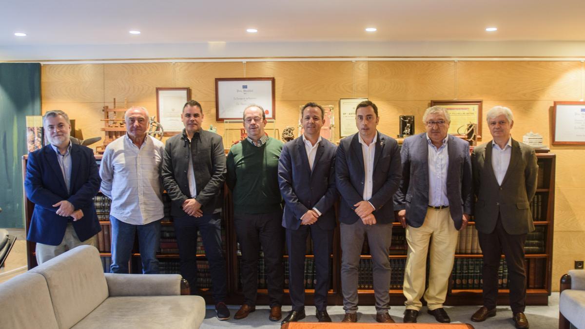 El alcalde de Llanera y varios empresarios en La Nueva España