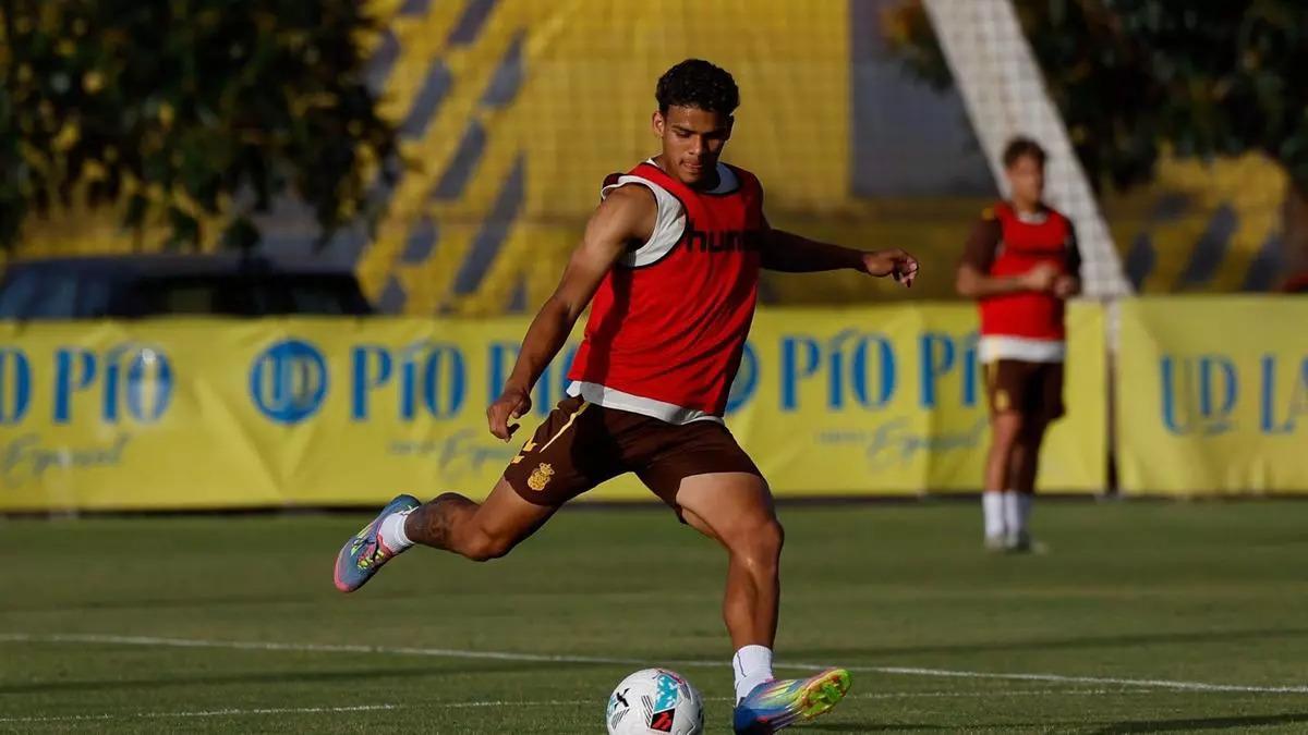 cada minuto de Cedeño le cuesta al club 5.882 euros cada minuto de Cedeño le cuesta al club 5.882 euros