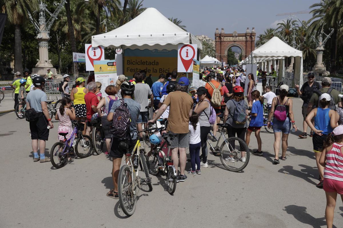 La fiesta de la bicicleta regresa a las calles de Barcelona con la Bicicletada.