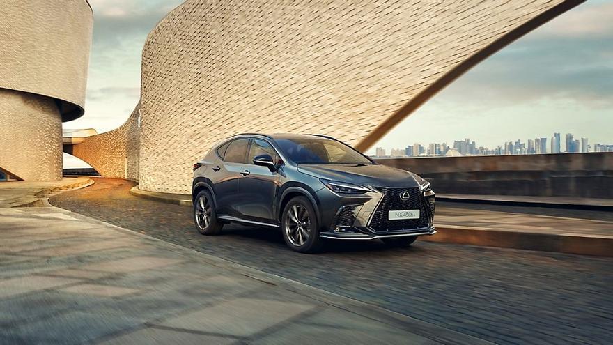 El NX es el modelo crossover premium de Lexus, otro de los coches más seguros en 2023