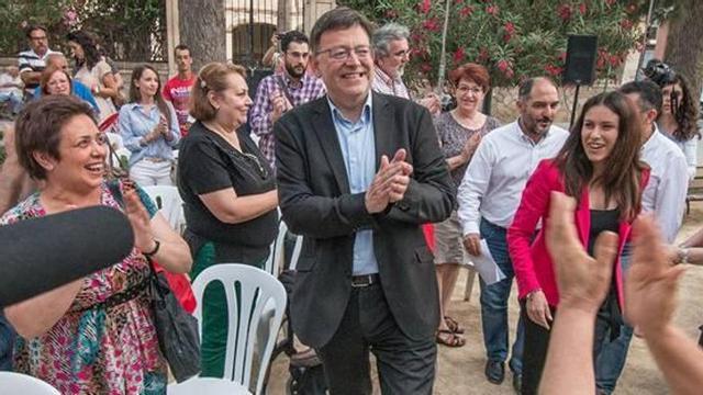 Desembarco una hora más tarde en el mitin de Carolina Gracia