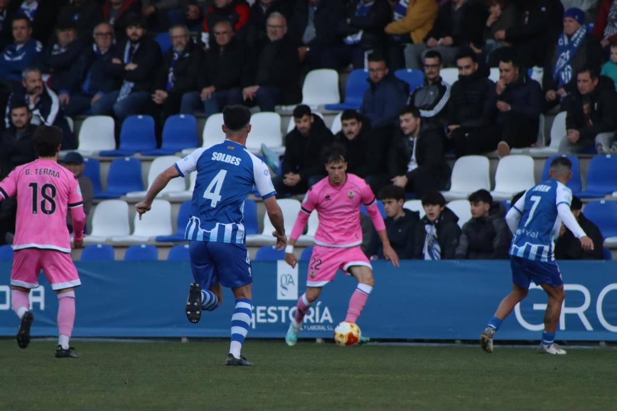 El extremo Isi Angulo fue uno de los jugadores del filial más peligroso en el ataque.