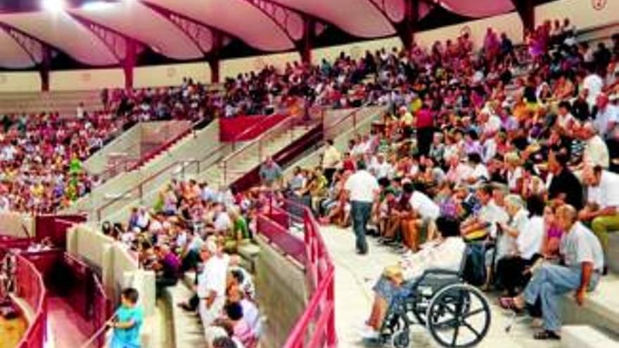 La plaza de toros acogió dos festivales folclóricos