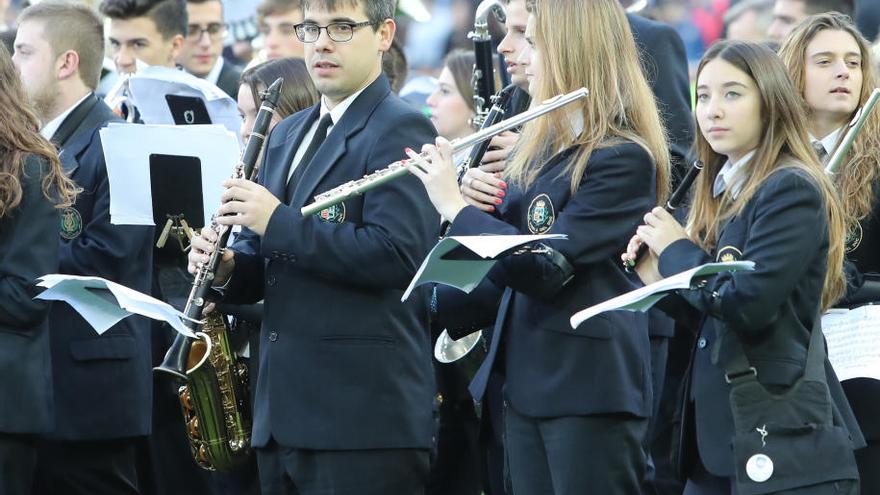 Música festera en el Derbi de la Comunitat