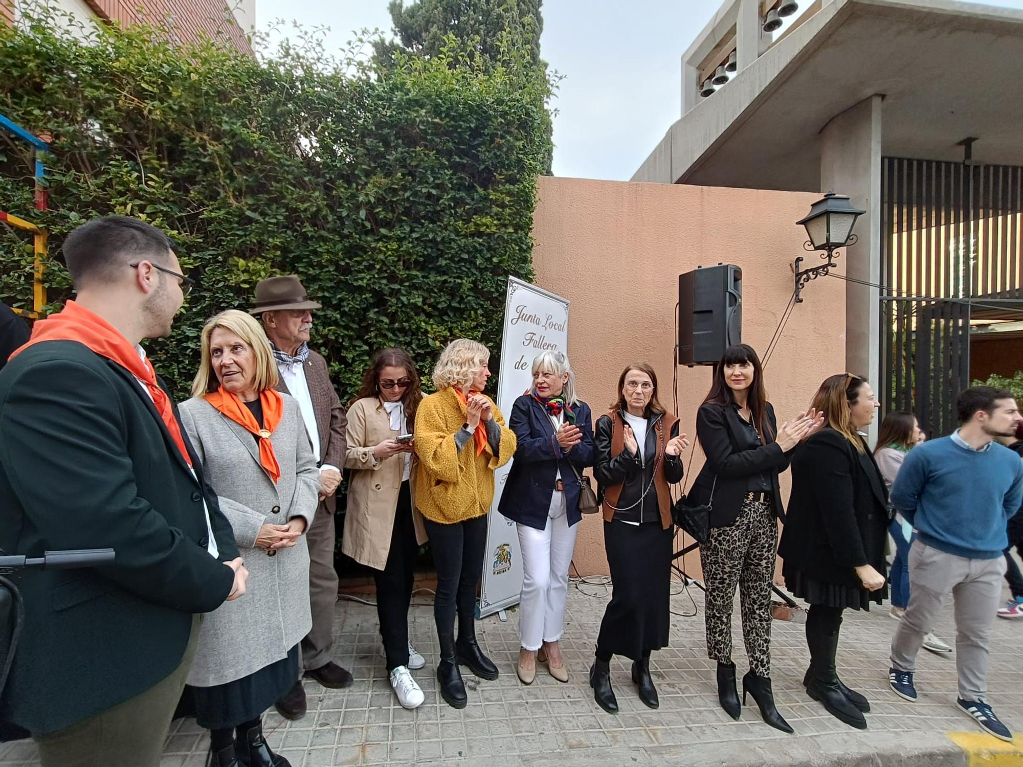 Las comisiones falleras de Bétera celebran su ofrenda