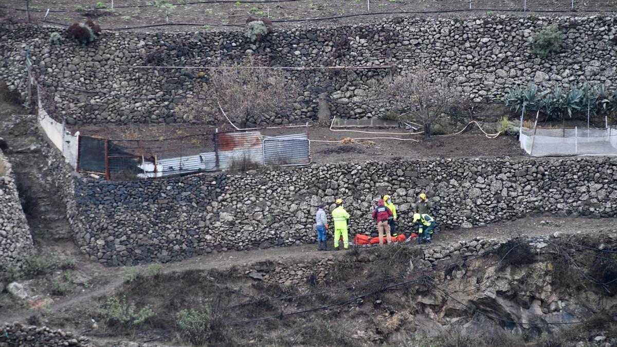 Rescate de los cuerpos de los fallecidos en el accidente de tráfico de Gran Canaria