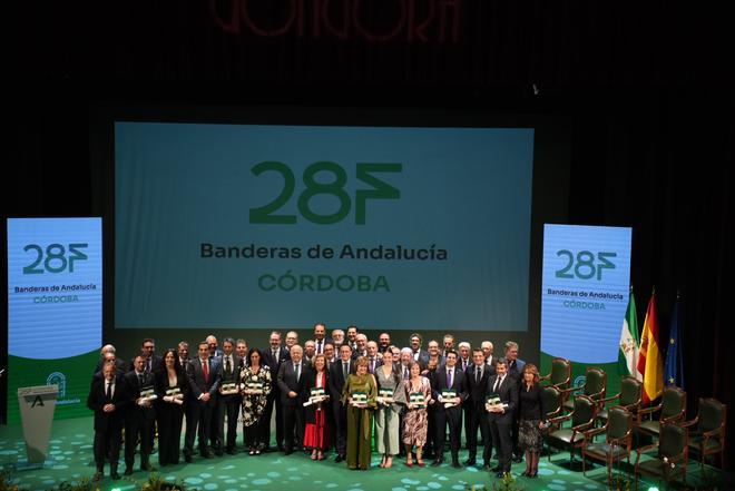 El Teatro Góngora acoge el acto de entrega de las Banderas de Andalucía 2025