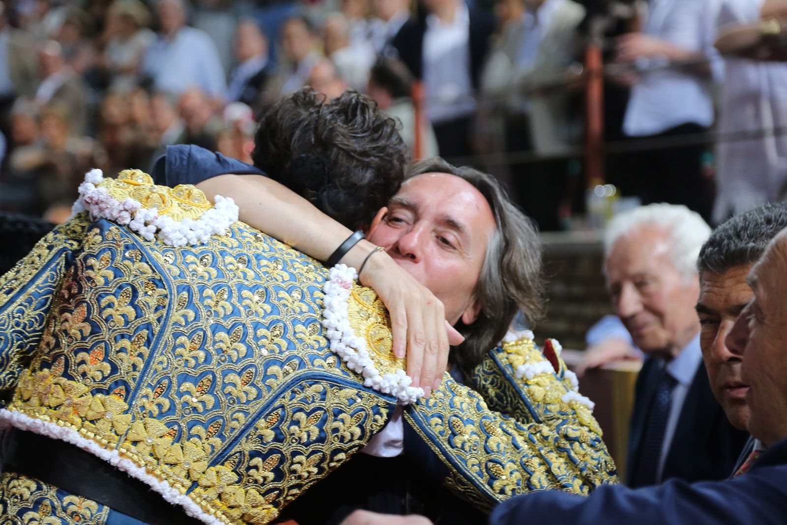 Román toma la alternativa y la puerta grande se abre para Roca Rey y Ortega